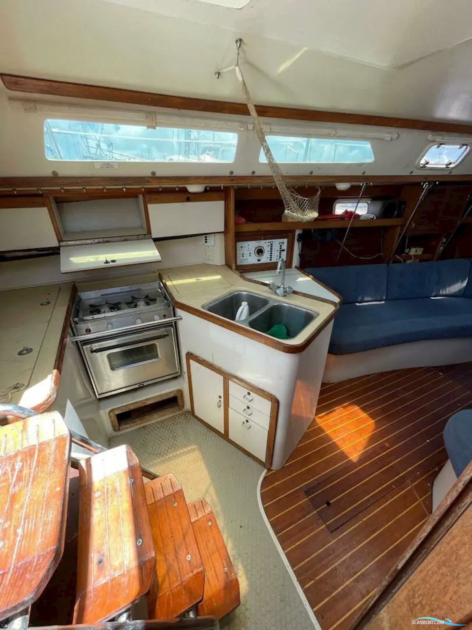 Catalina 320