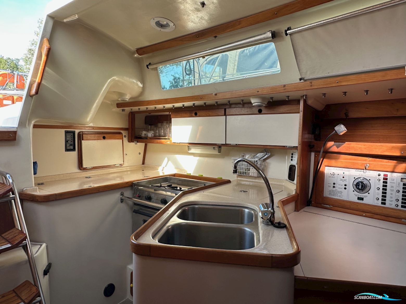 Catalina 320