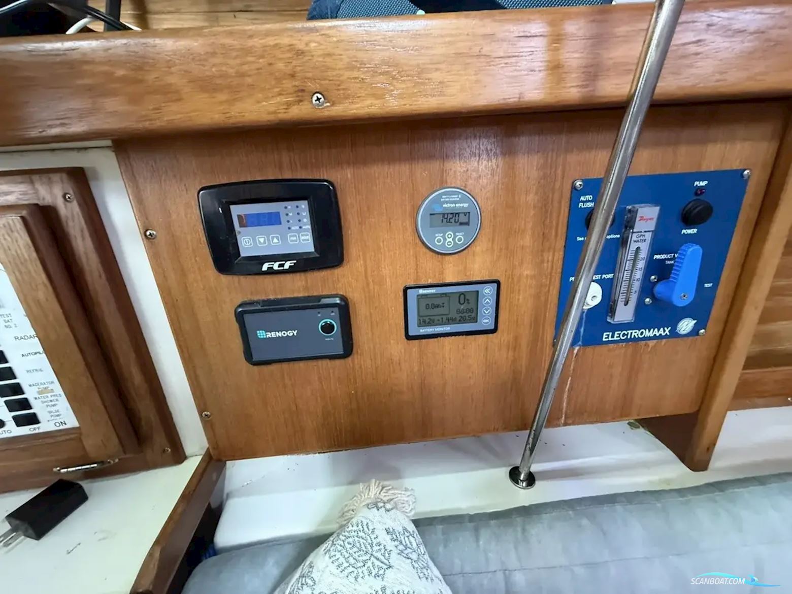 Catalina 320