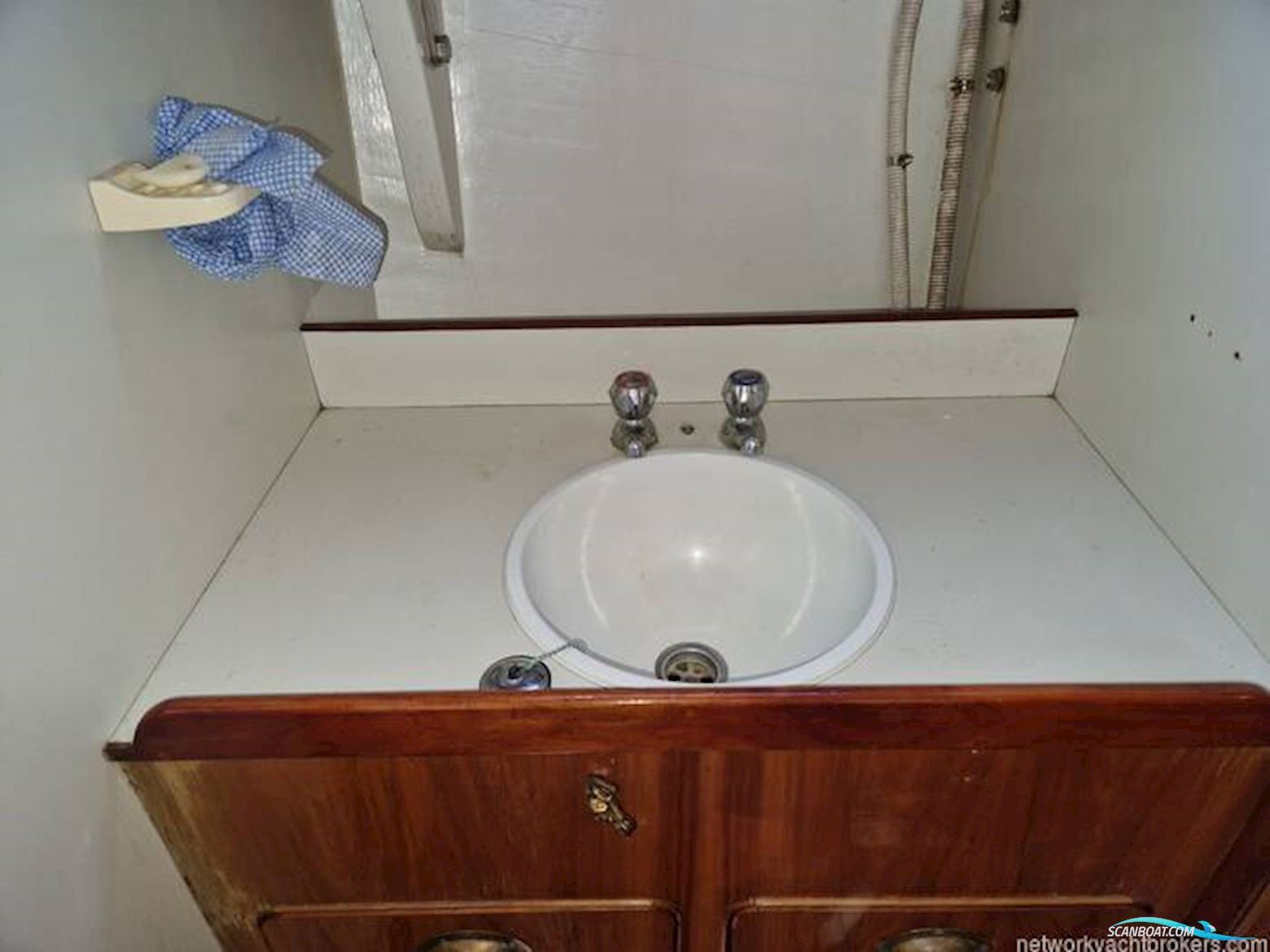 Classic Yacht Robertson 35