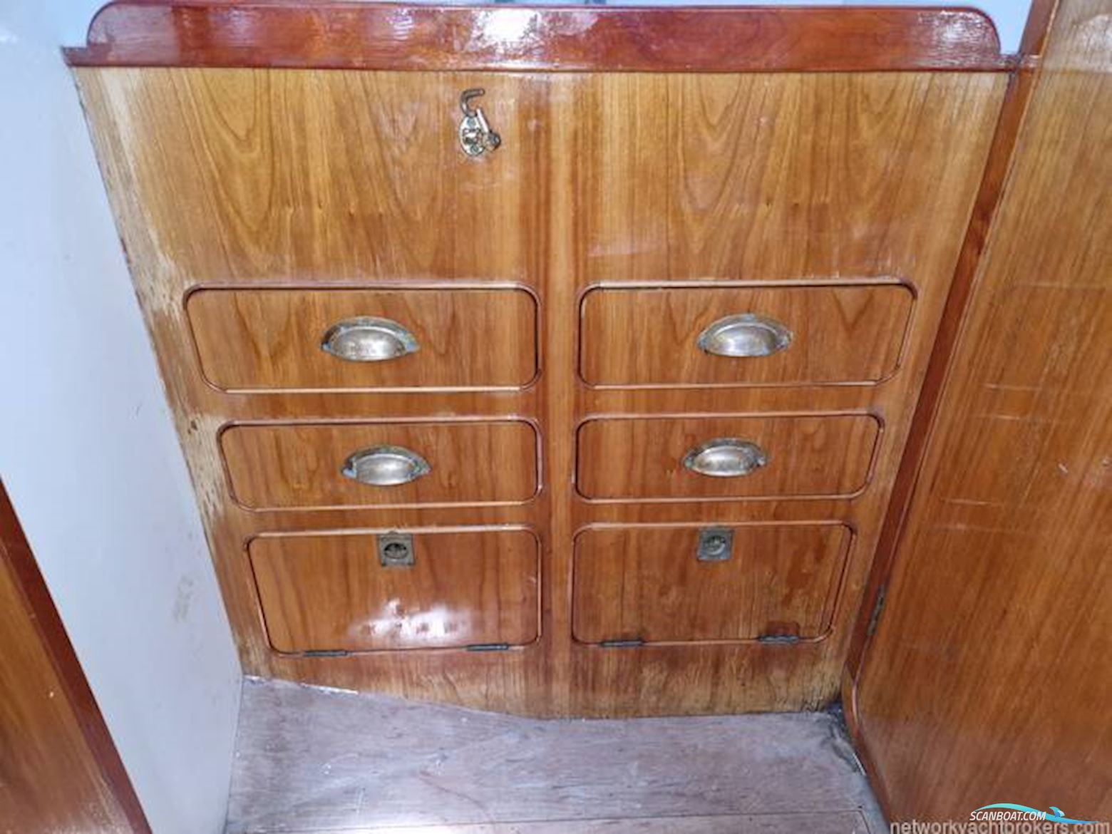 Classic Yacht Robertson 35