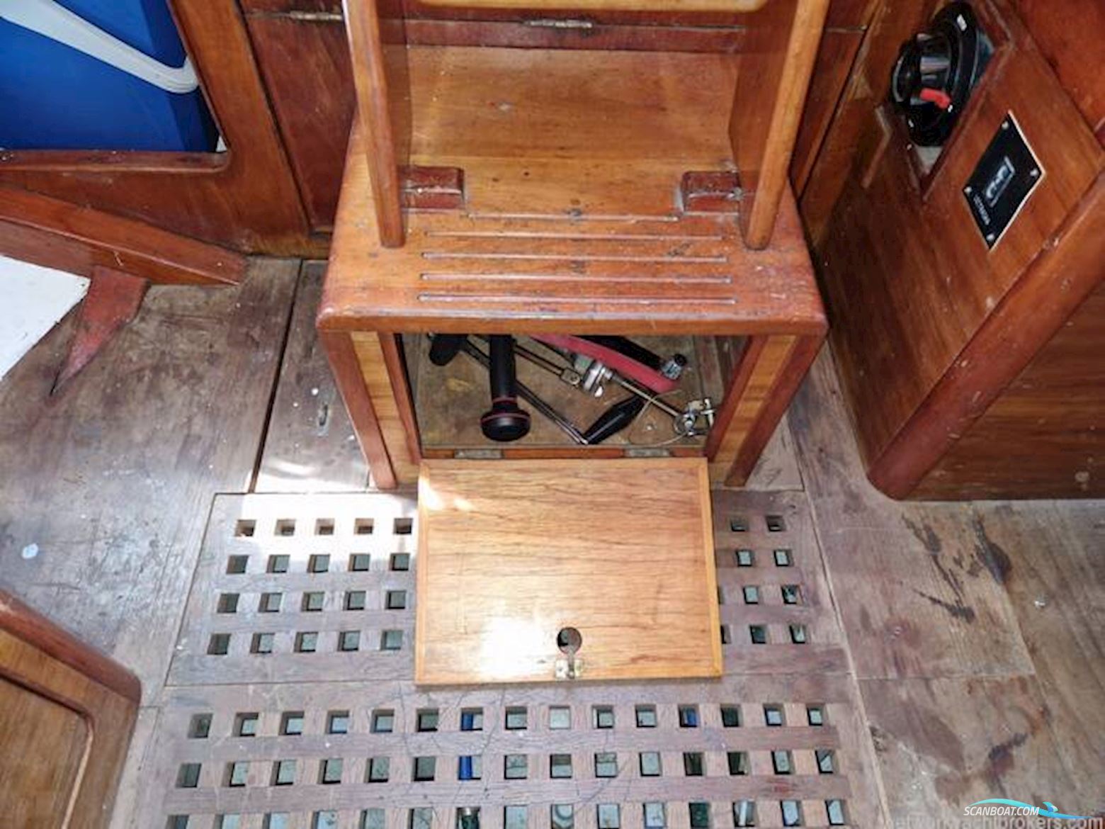 Classic Yacht Robertson 35