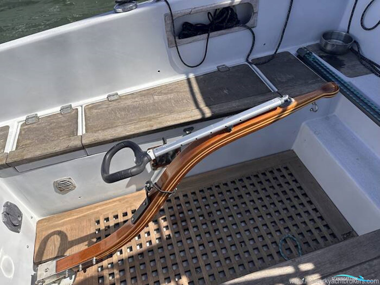 Contessa 32