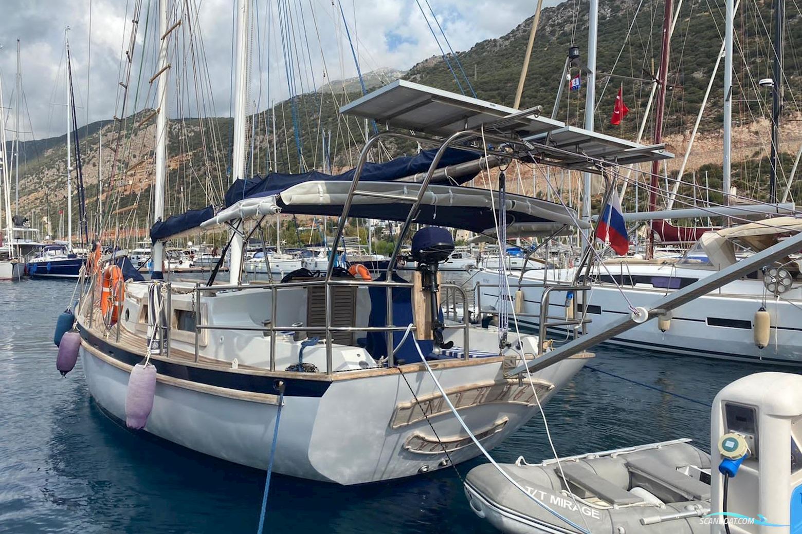Custom Built Hout bay 40