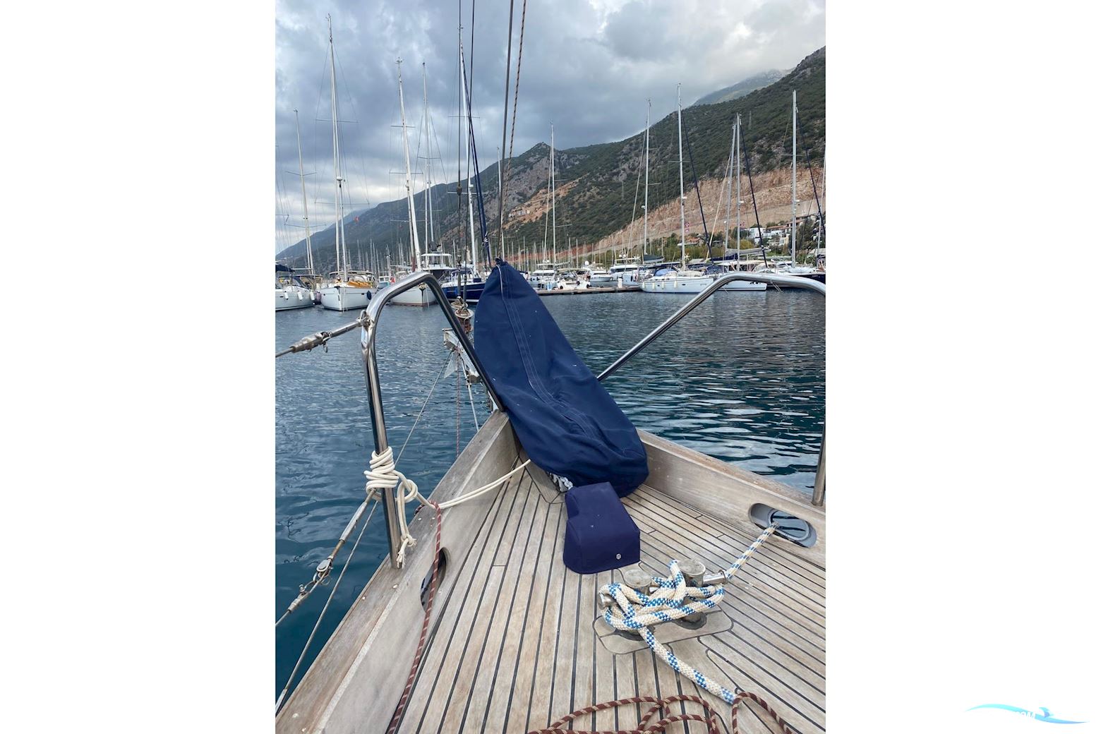 Custom Built Hout bay 40