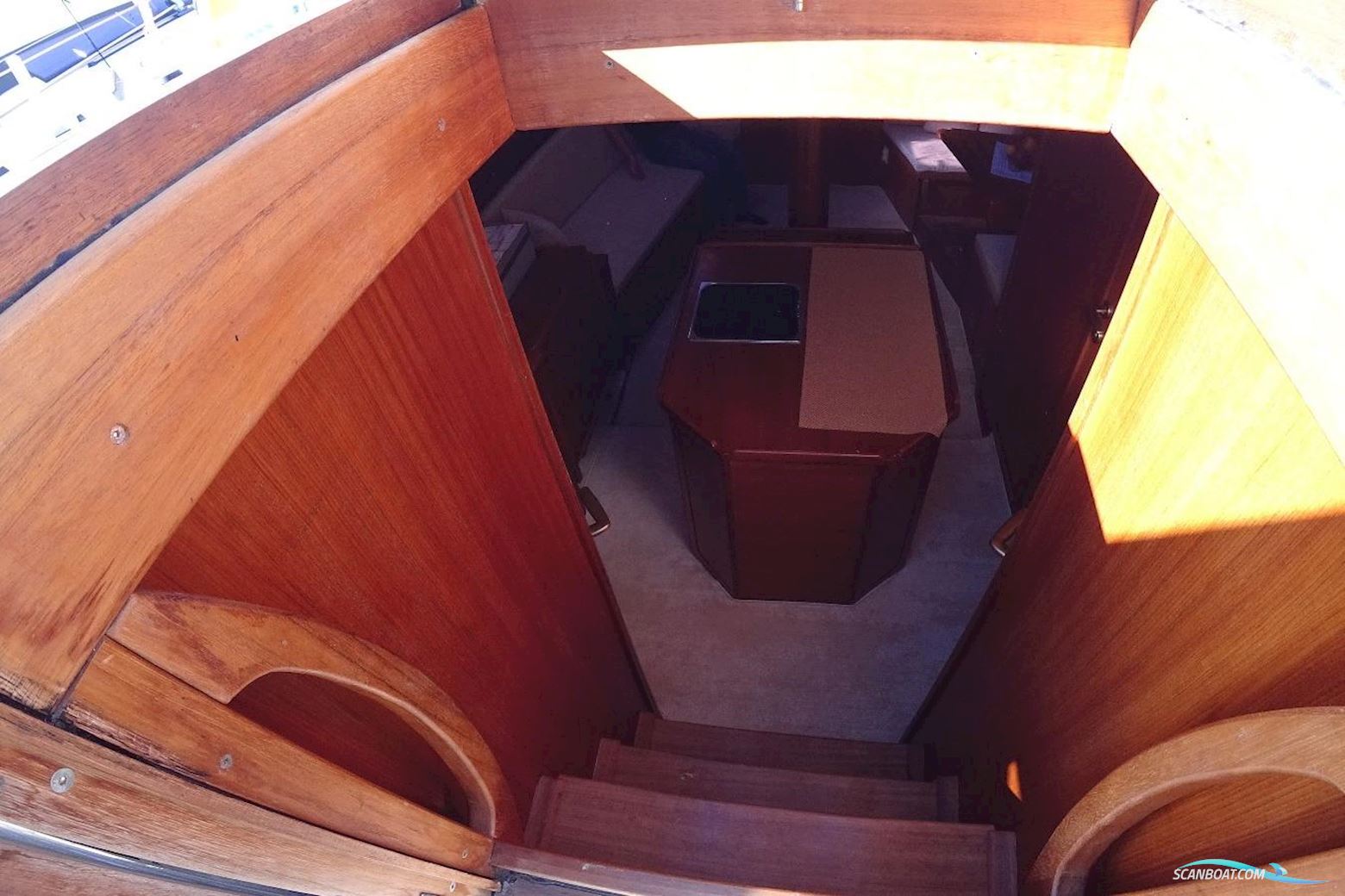 Custom Built Hout bay 40