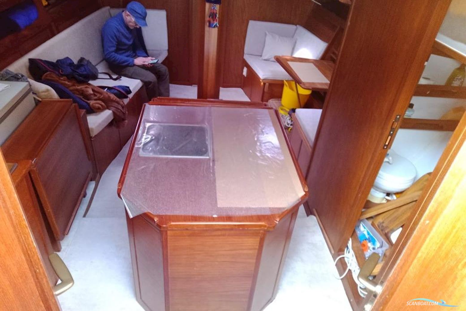 Custom Built Hout bay 40