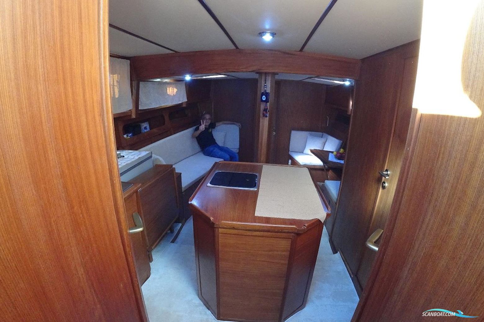 Custom Built Hout bay 40