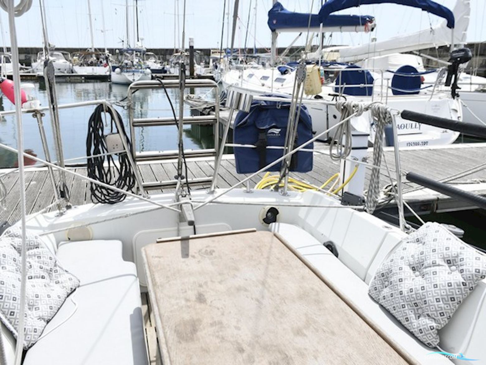 Dufour 3800