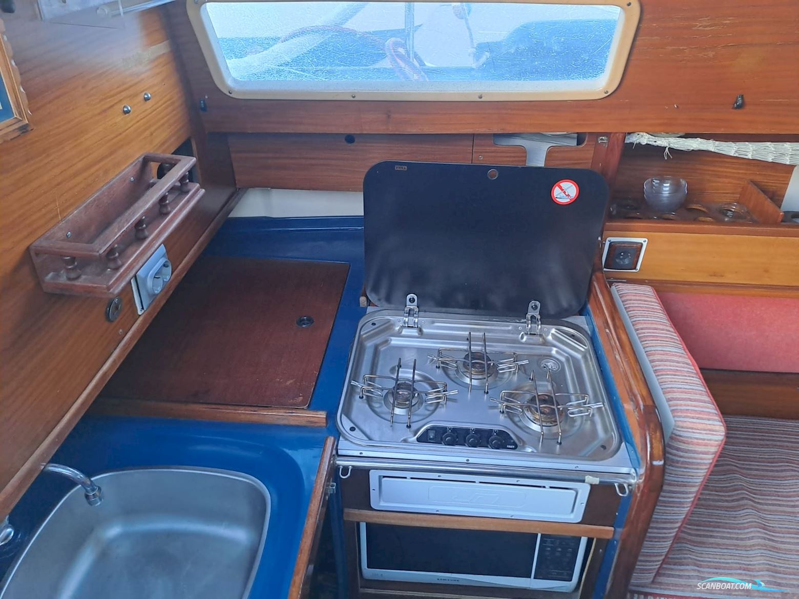 Dufour 3800