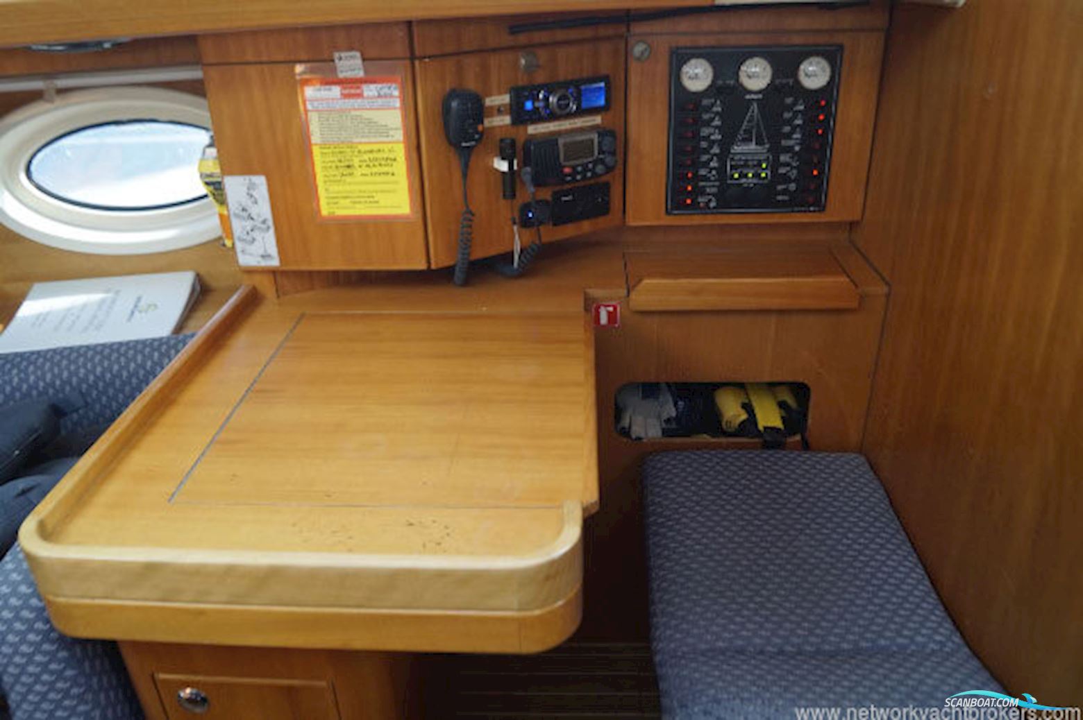 Elan Marine 384 Impression