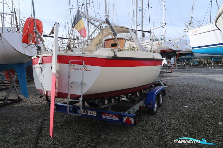Etap 22i Segelbåt 1989, med Tohatsu motor, Belgien