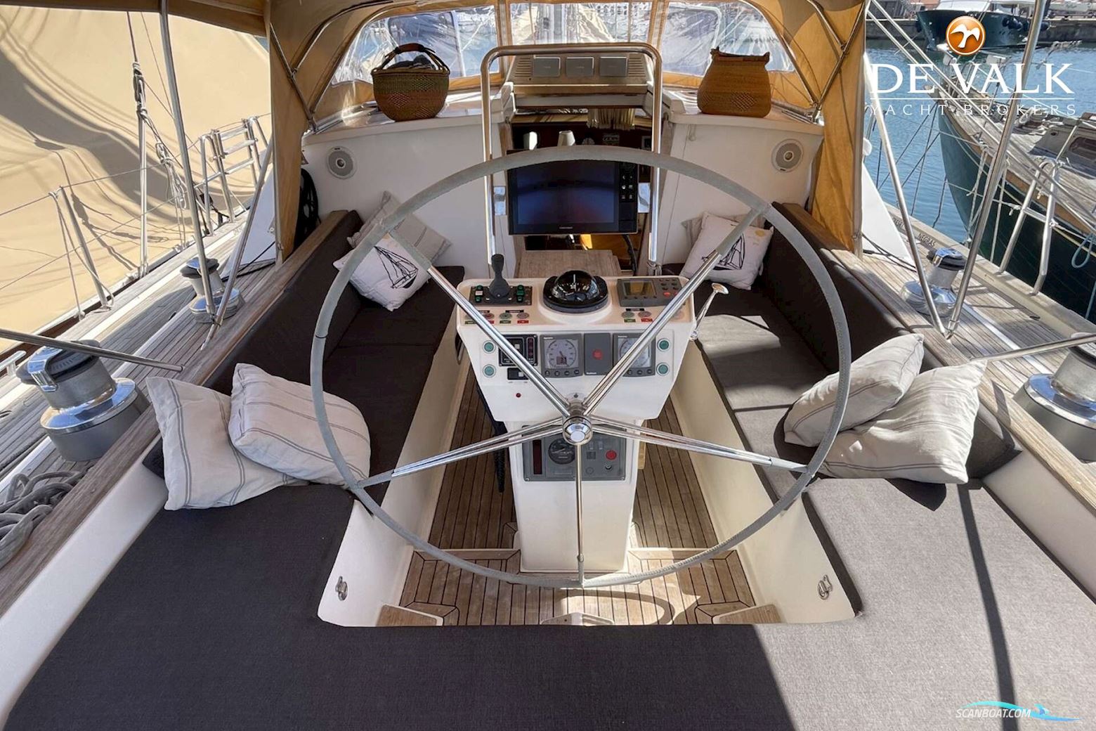 Farr 63 Pilot House