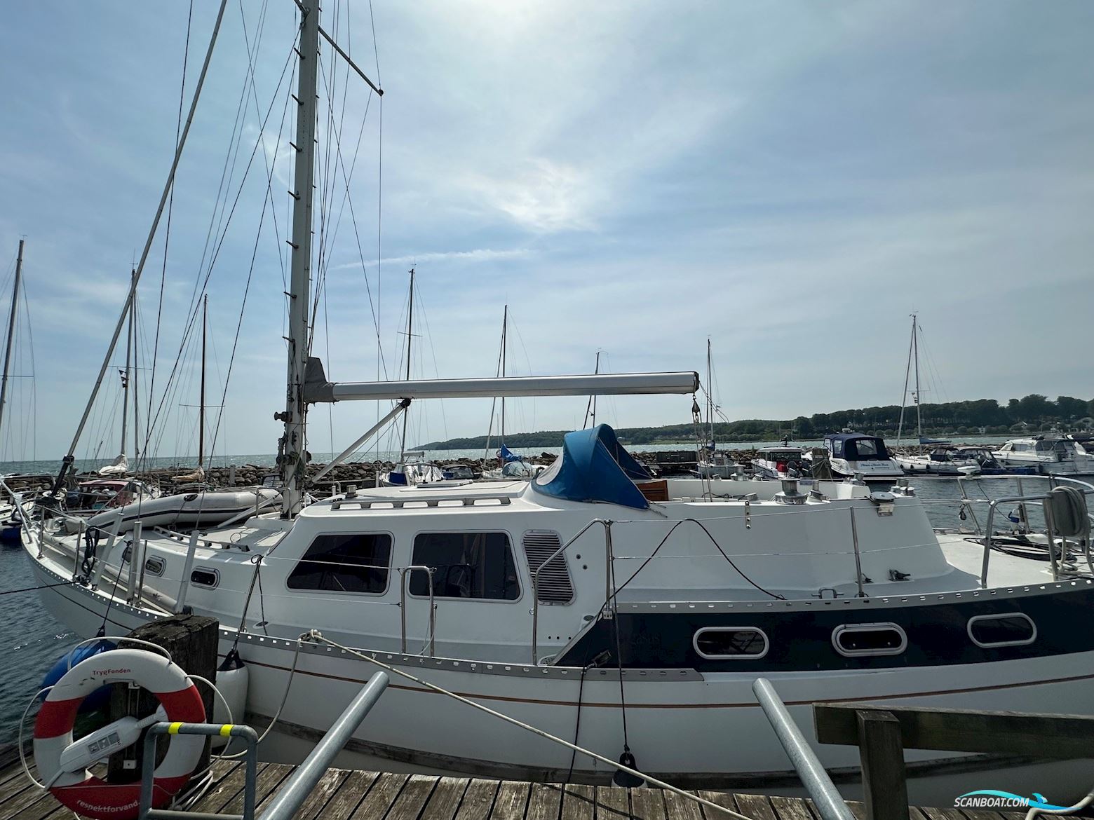 Finnrose 45 Deck Saloon Segelbåt 1976, med Perkens 354
 motor, Danmark
