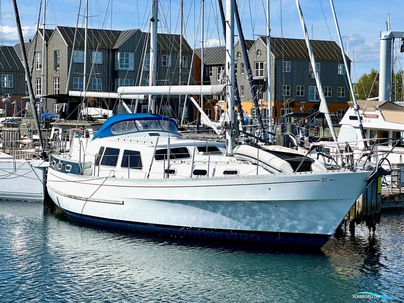 Finnrose 45 Deck Saloon Segelbåt 1976, med Perkens 354
 motor, Danmark