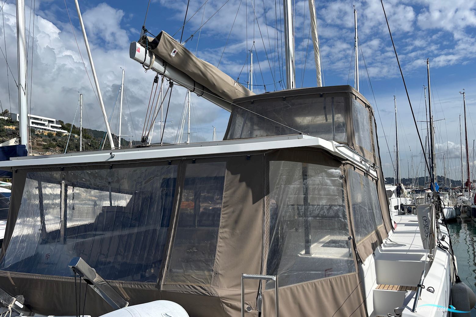 Fountaine Pajot Lucia 40