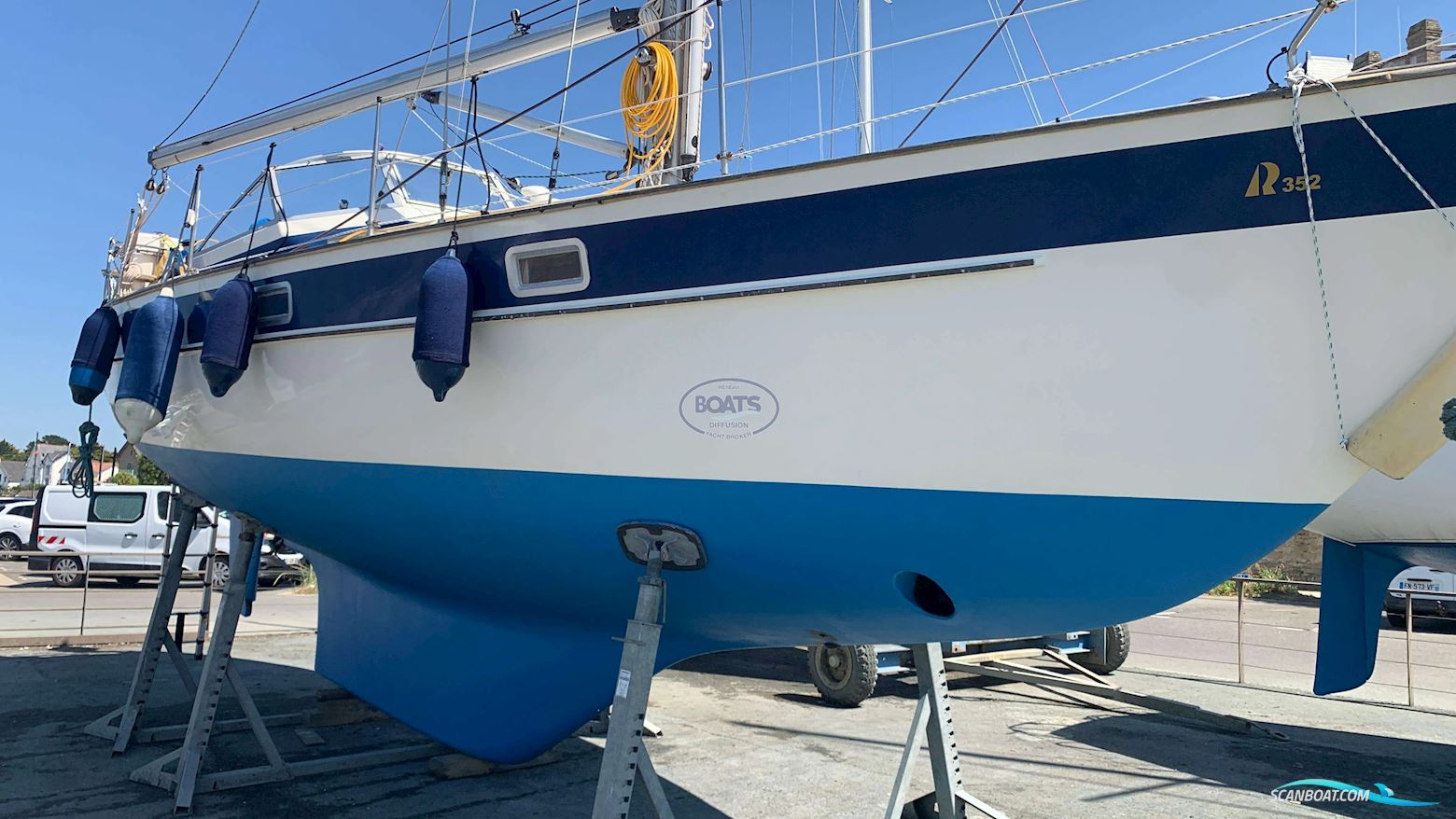 HALLBERG RASSY  352