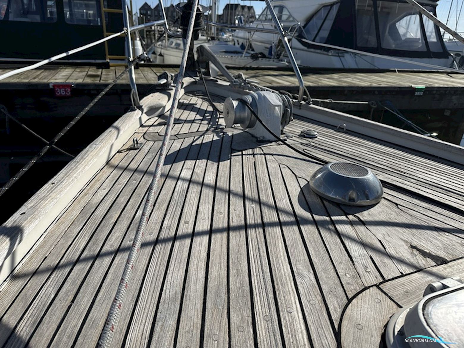 Hallberg Rassy 352