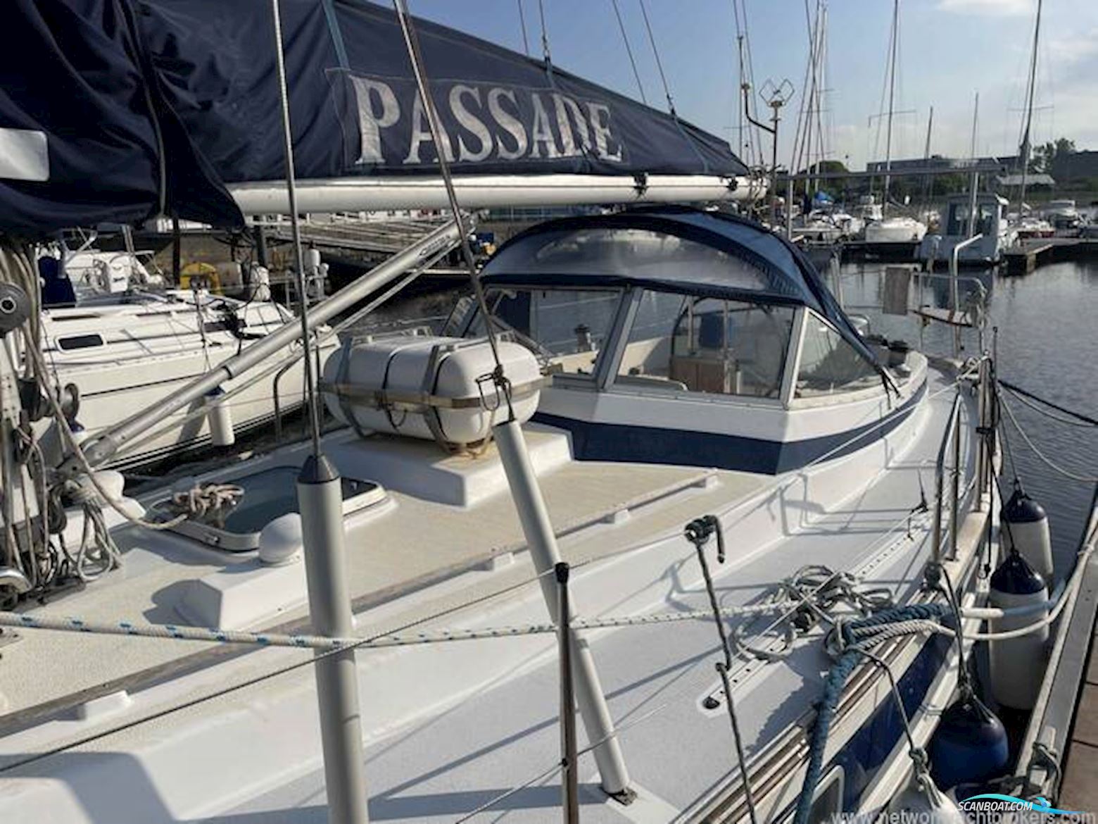 Hallberg Rassy 352