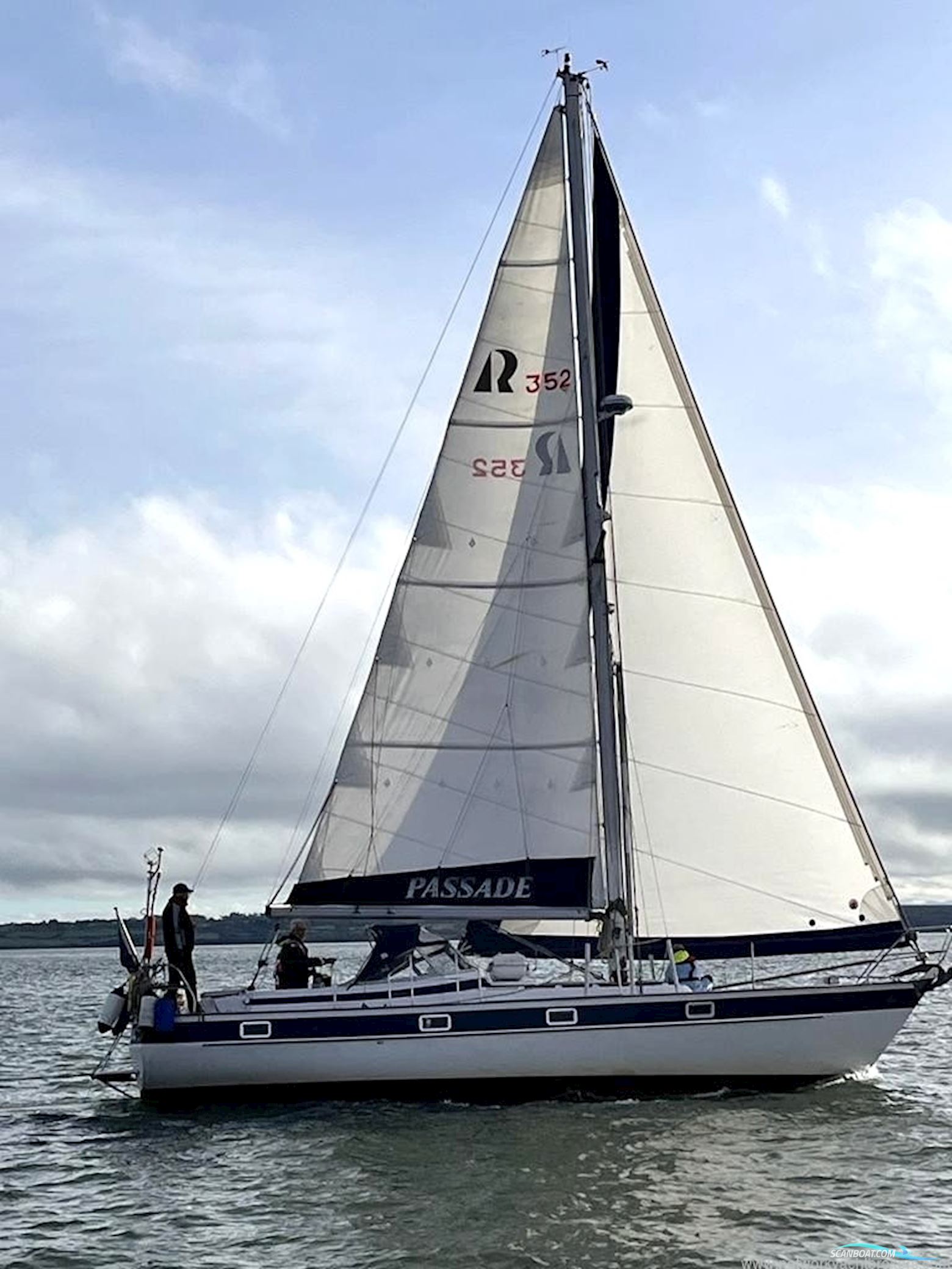 Hallberg Rassy 352