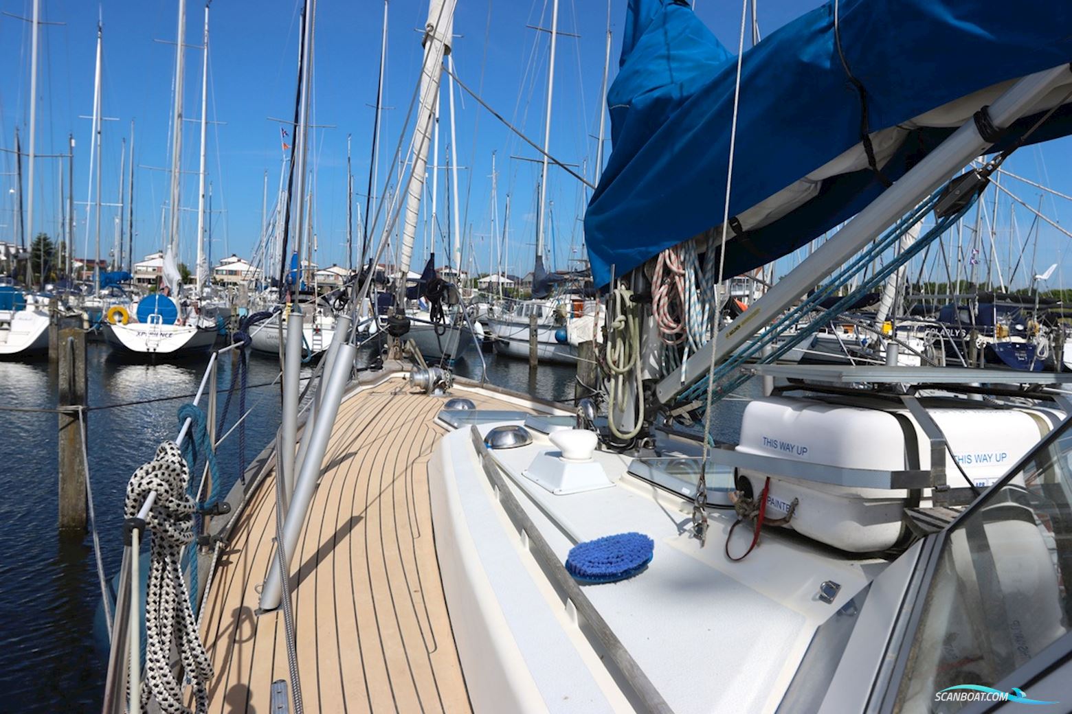 Hallberg Rassy 352