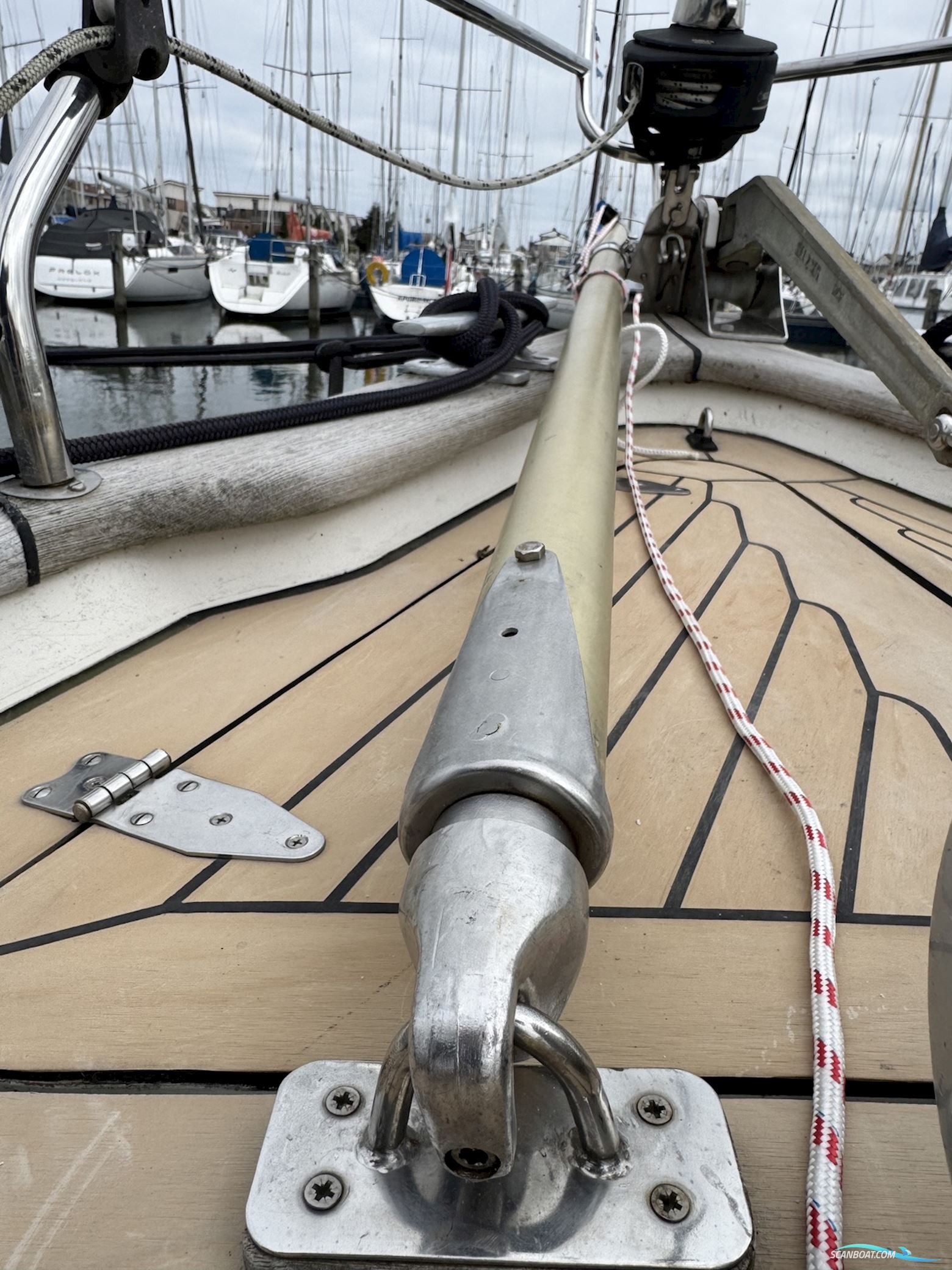 Hallberg Rassy 352