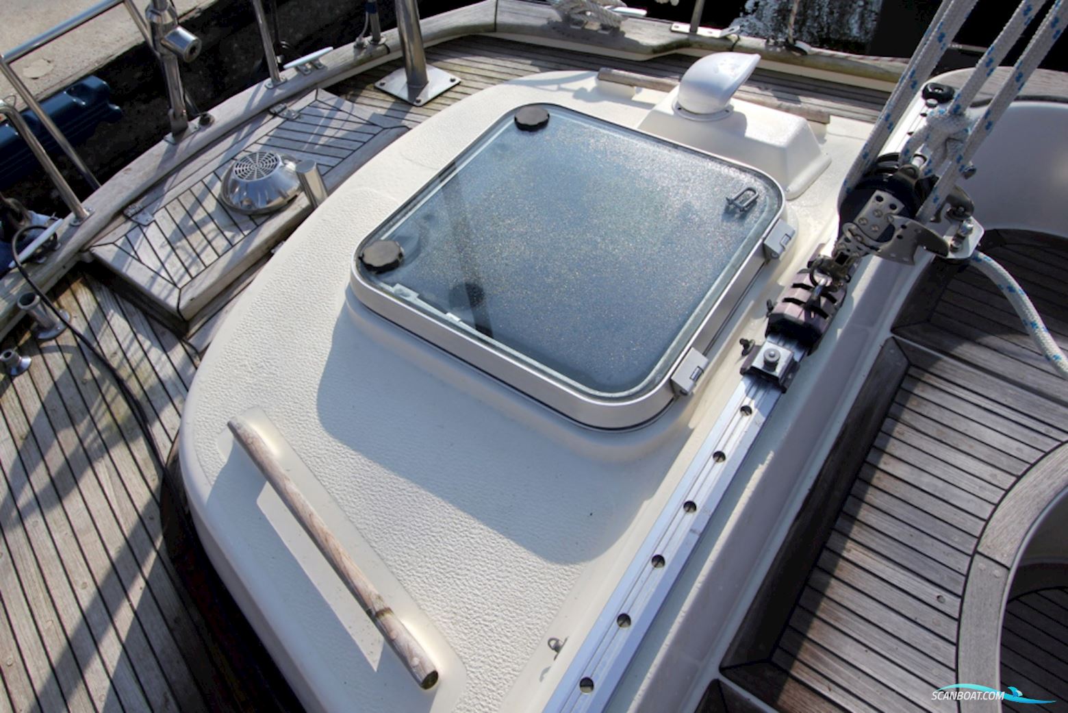 Hallberg Rassy 352