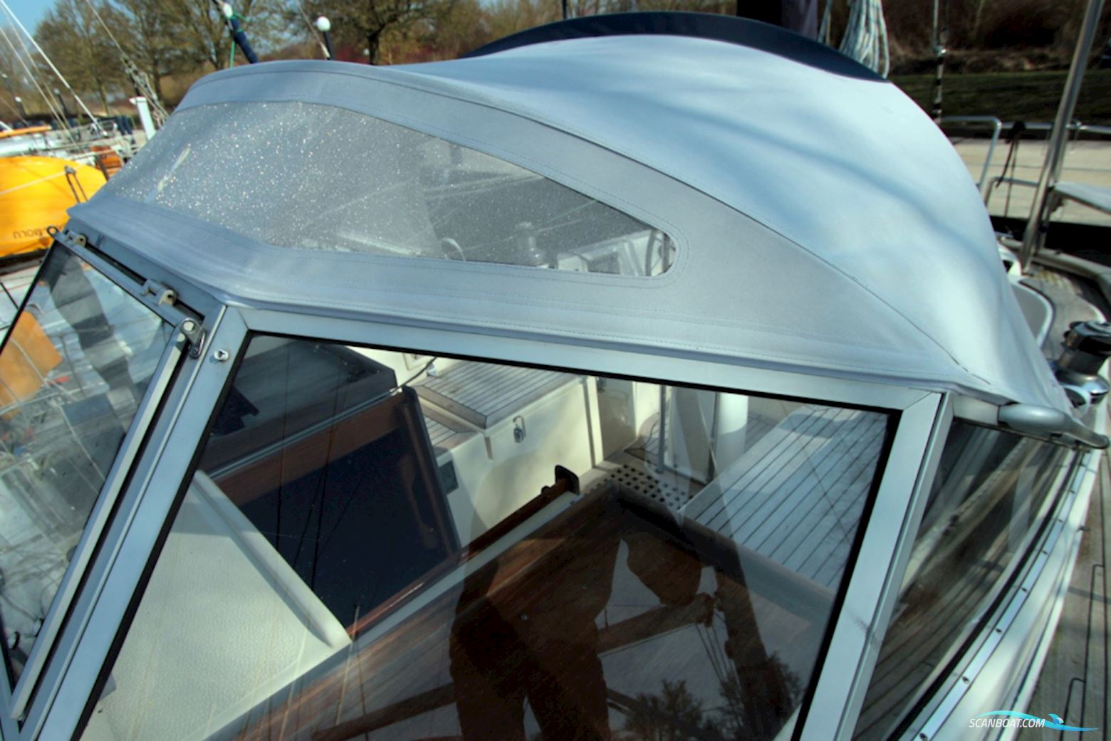 Hallberg Rassy 352
