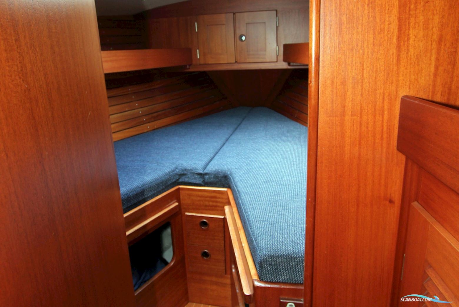 Hallberg Rassy 352