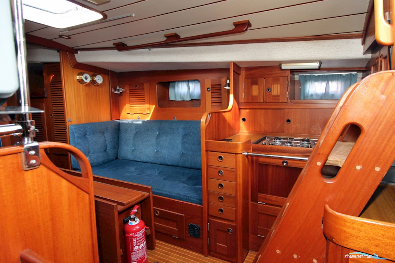 Hallberg Rassy 352