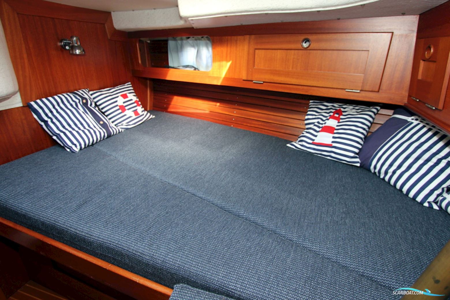 Hallberg Rassy 352