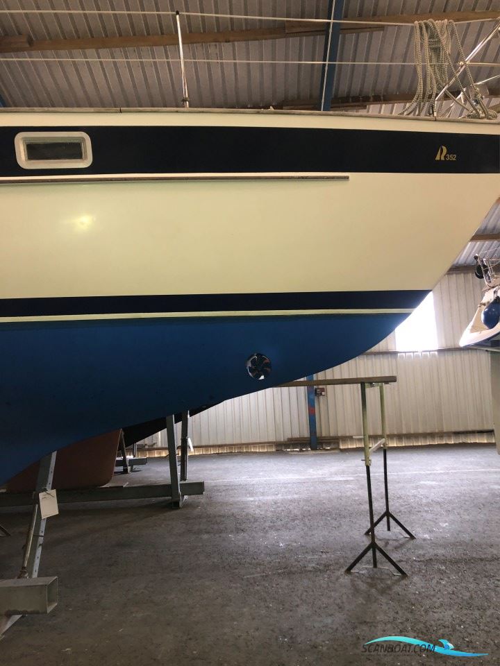 Hallberg Rassy 352