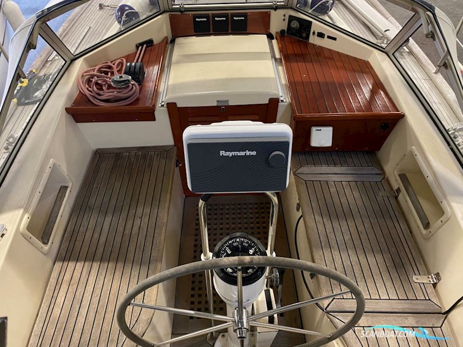 Hallberg Rassy 352
