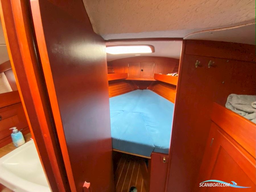 Hallberg Rassy 352