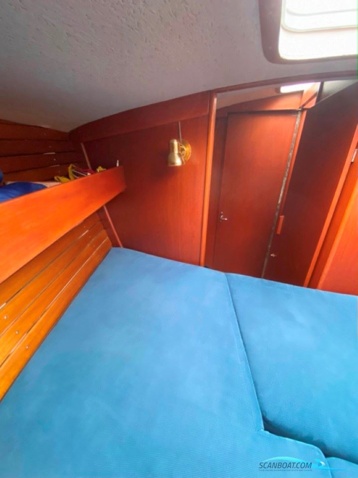 Hallberg Rassy 352