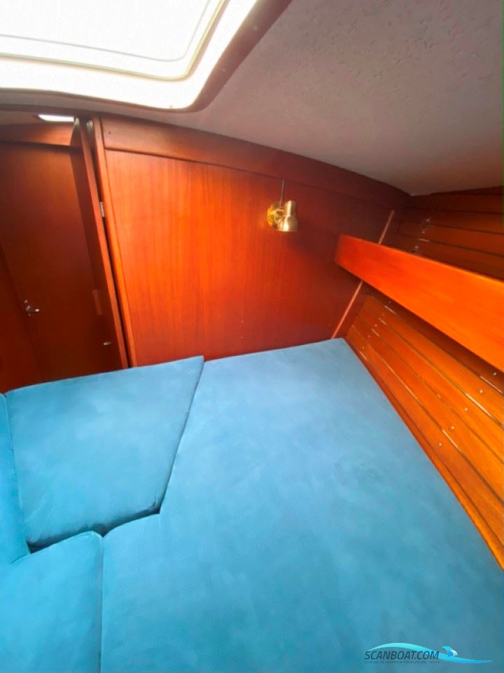 Hallberg Rassy 352