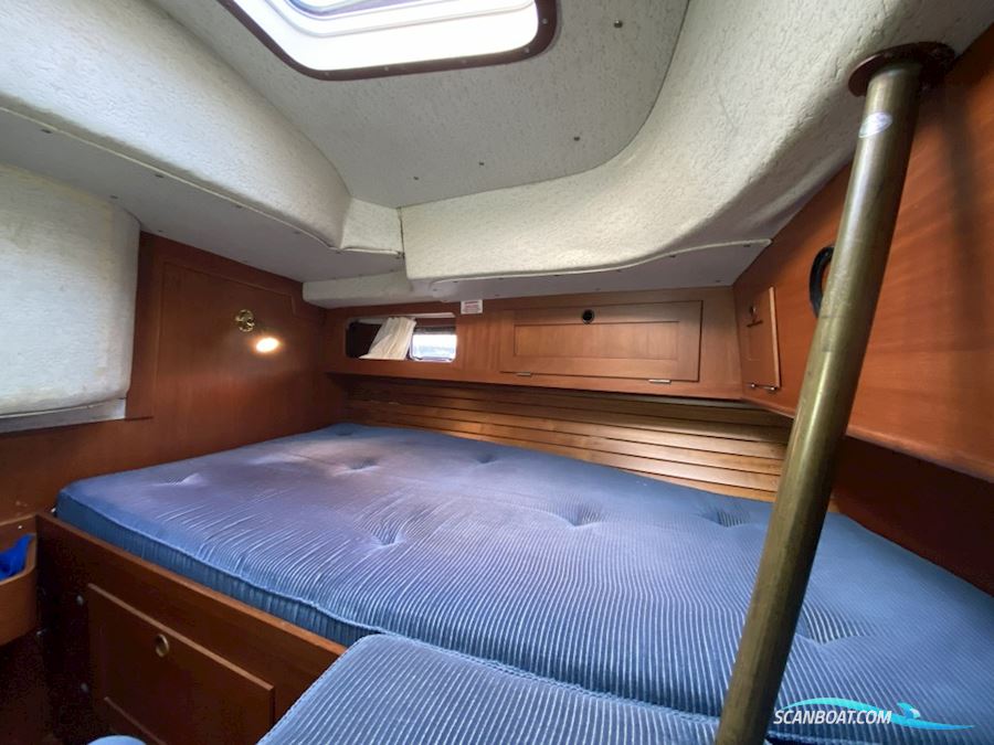 Hallberg Rassy 352