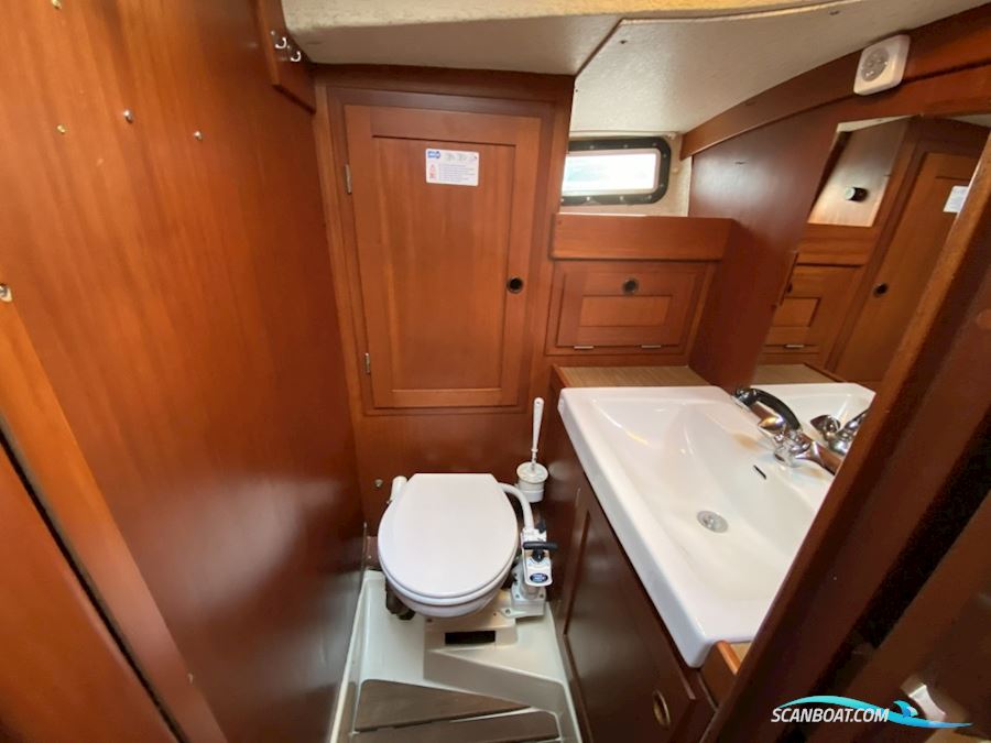 Hallberg Rassy 352