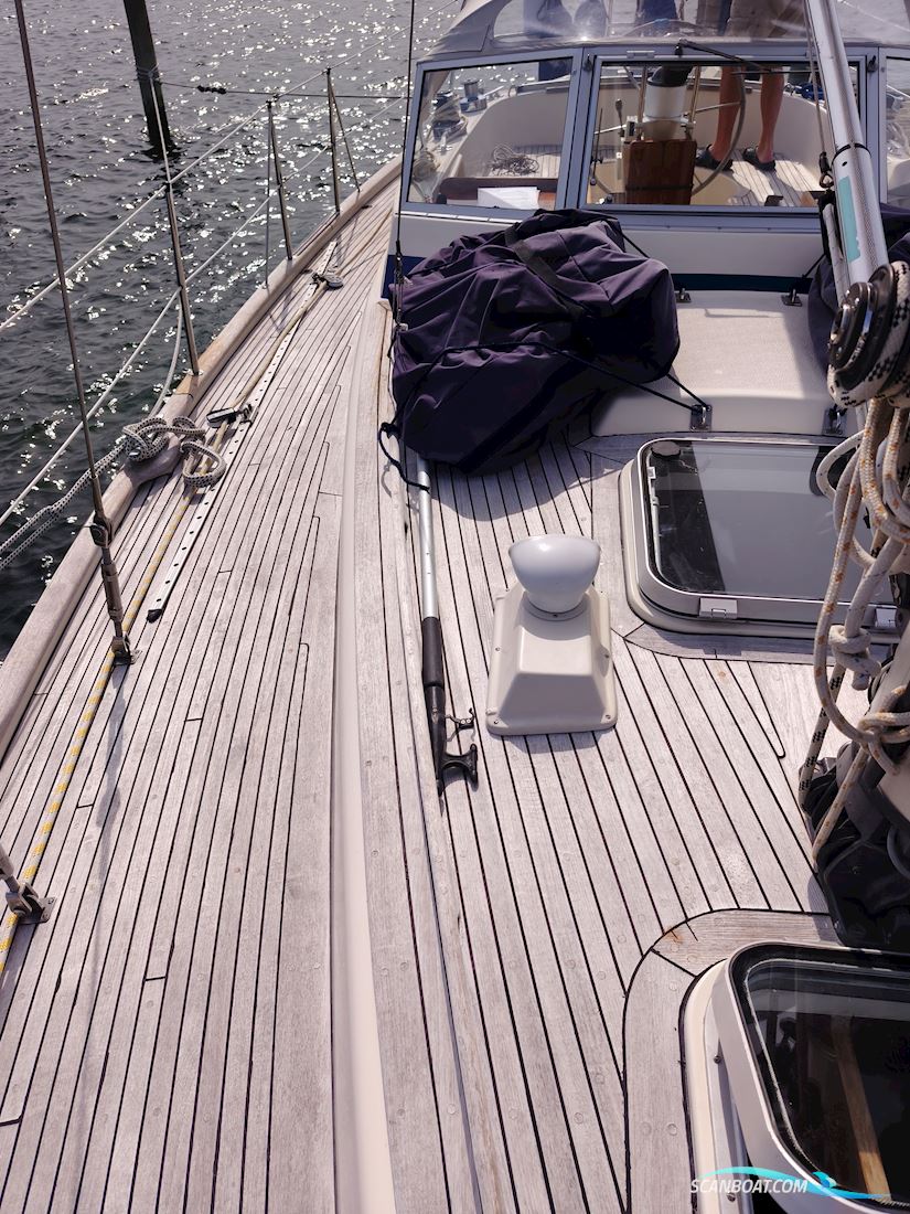 Hallberg Rassy 352
