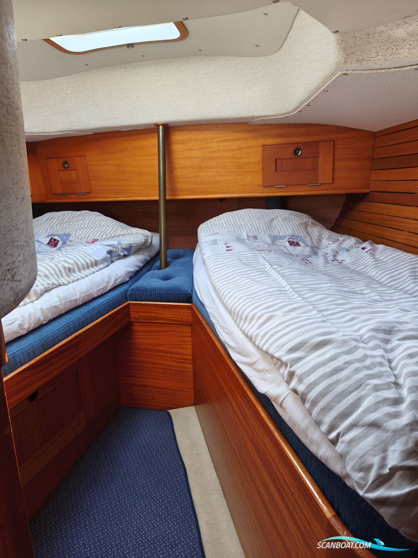 Hallberg Rassy 352