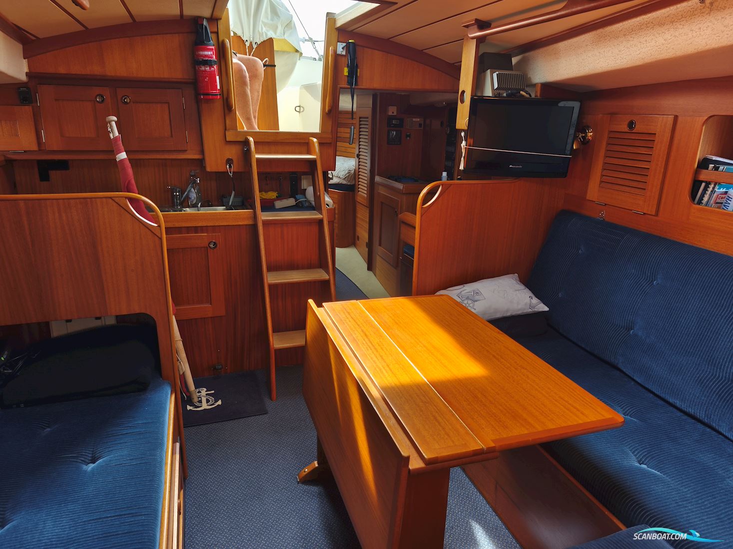 Hallberg Rassy 352