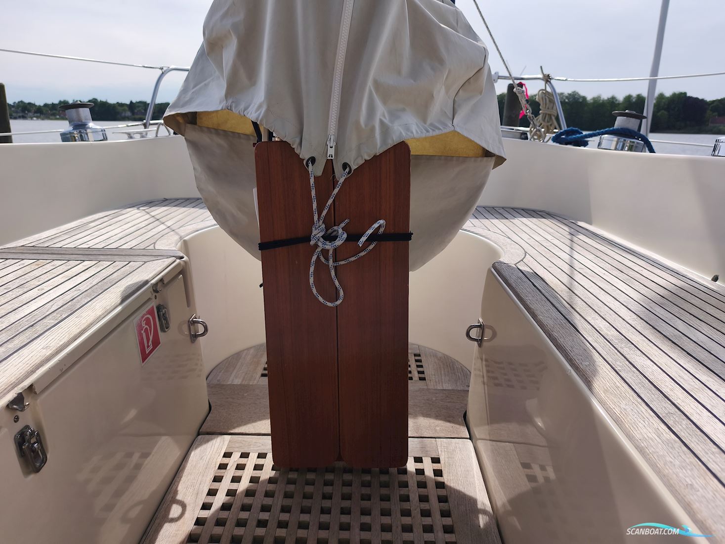 Hallberg Rassy 352