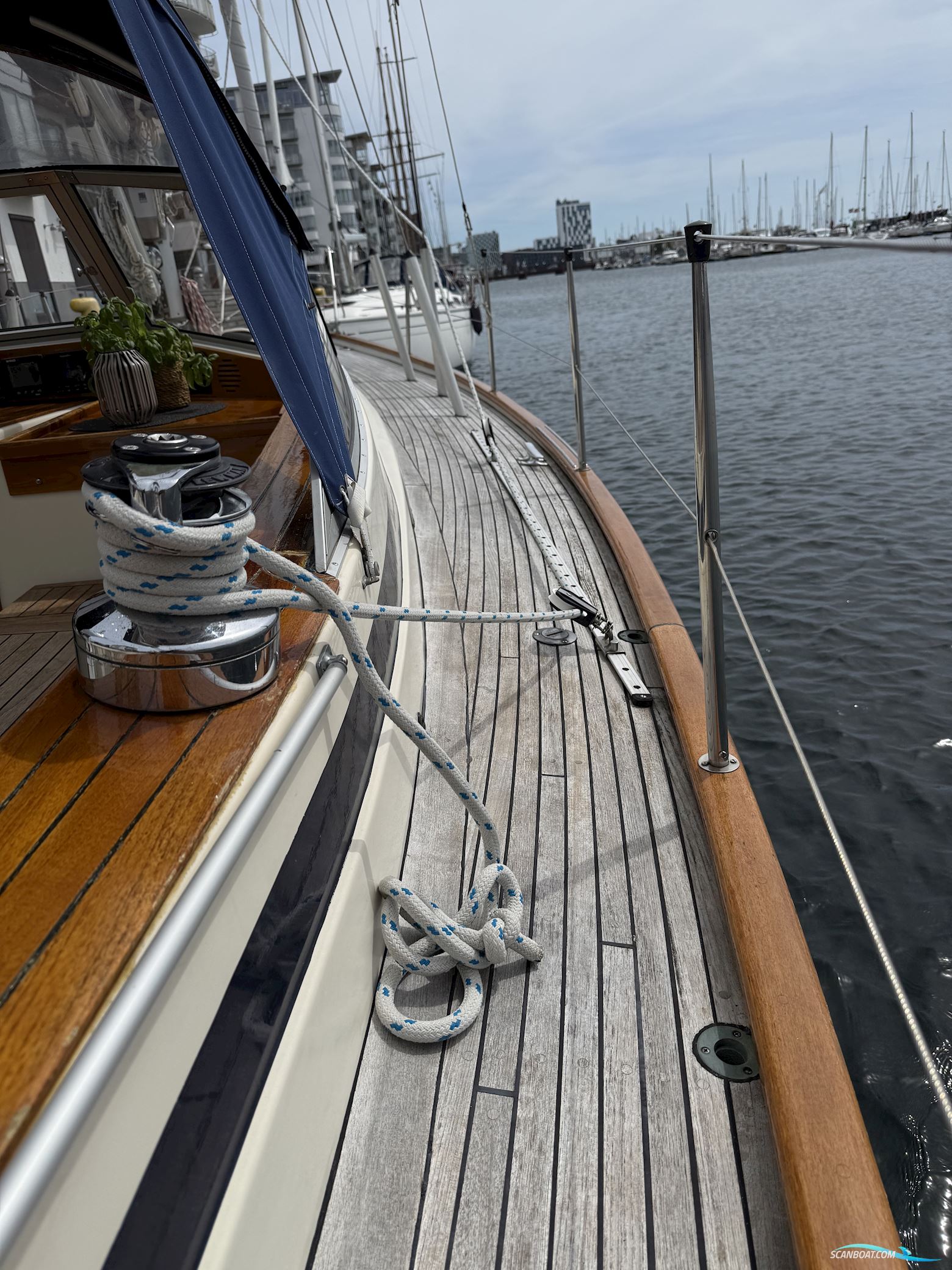 Hallberg-Rassy 352