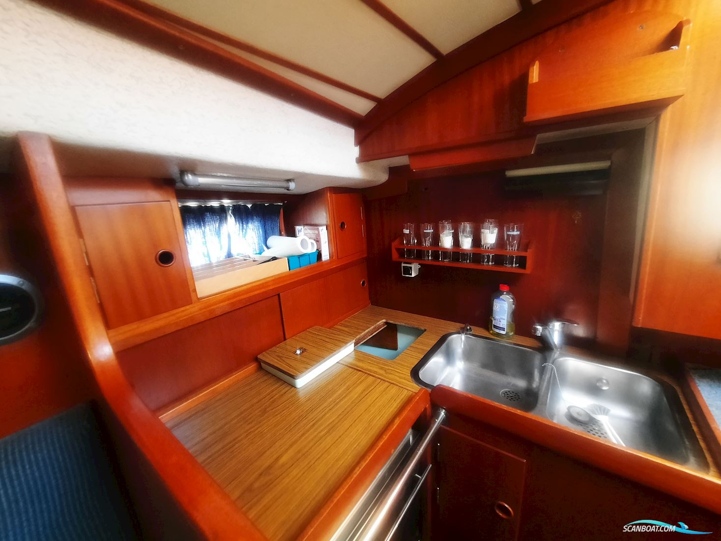 Hallberg-Rassy 352