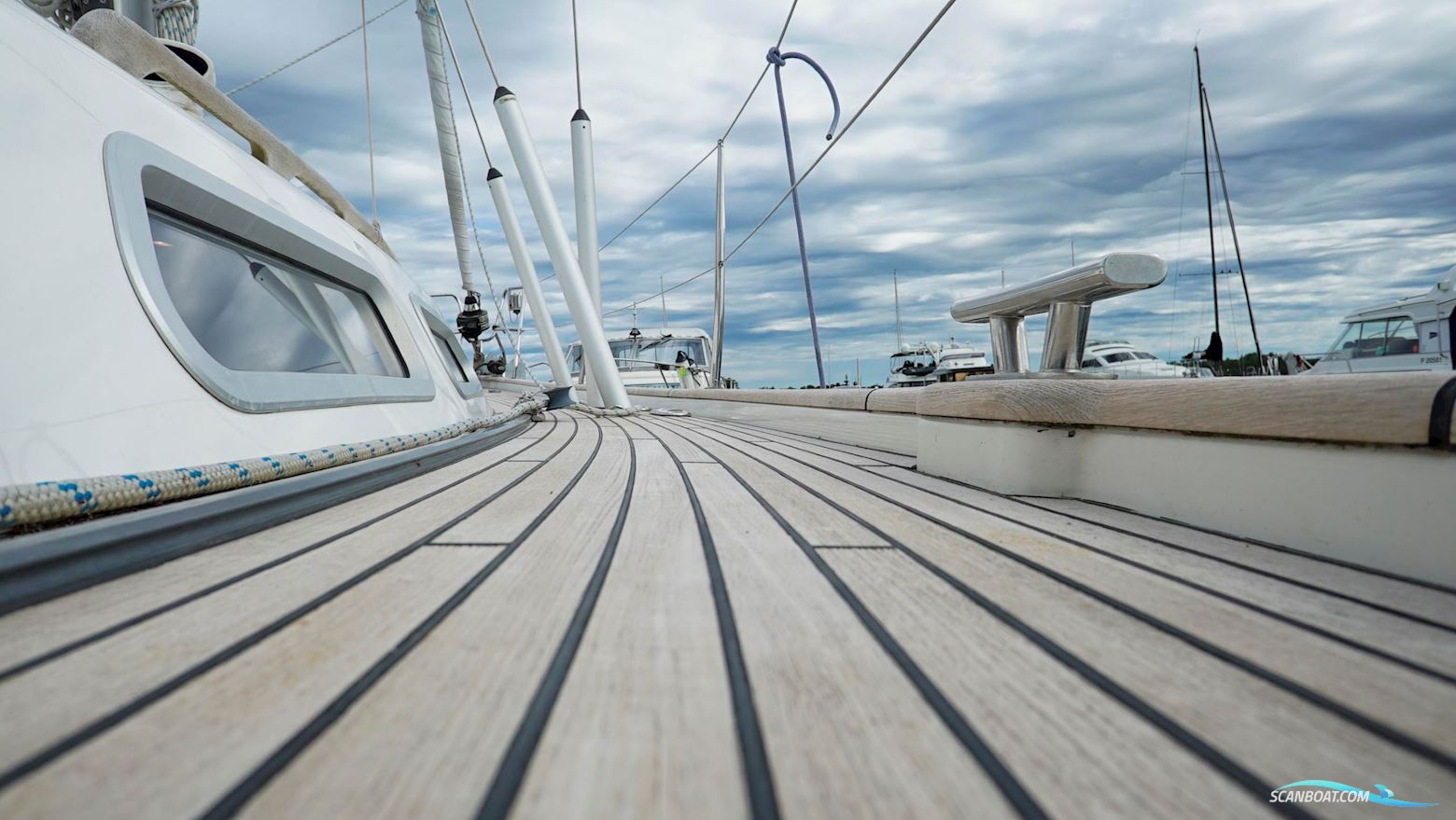 Hallberg-Rassy 37