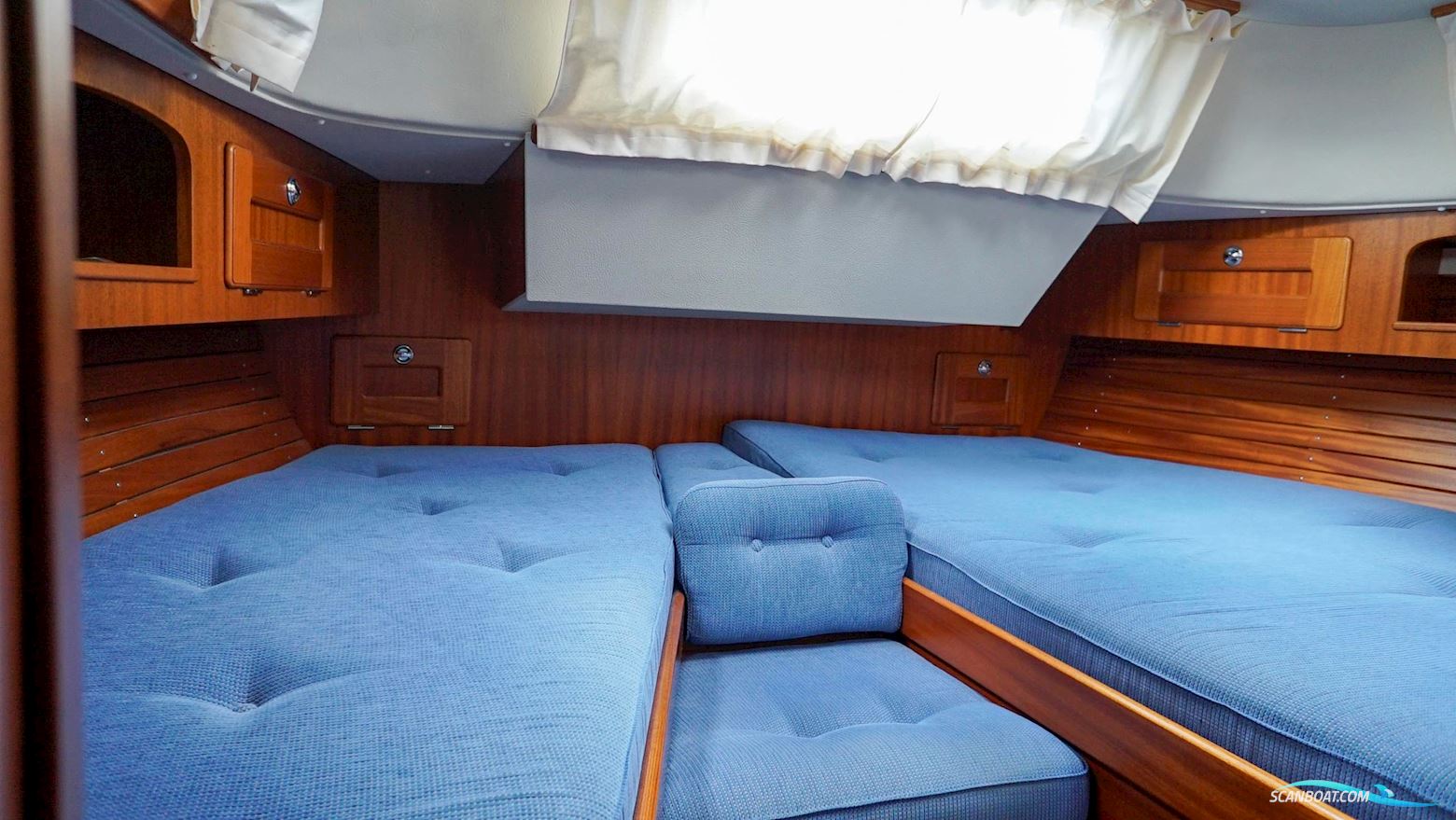 Hallberg-Rassy 37