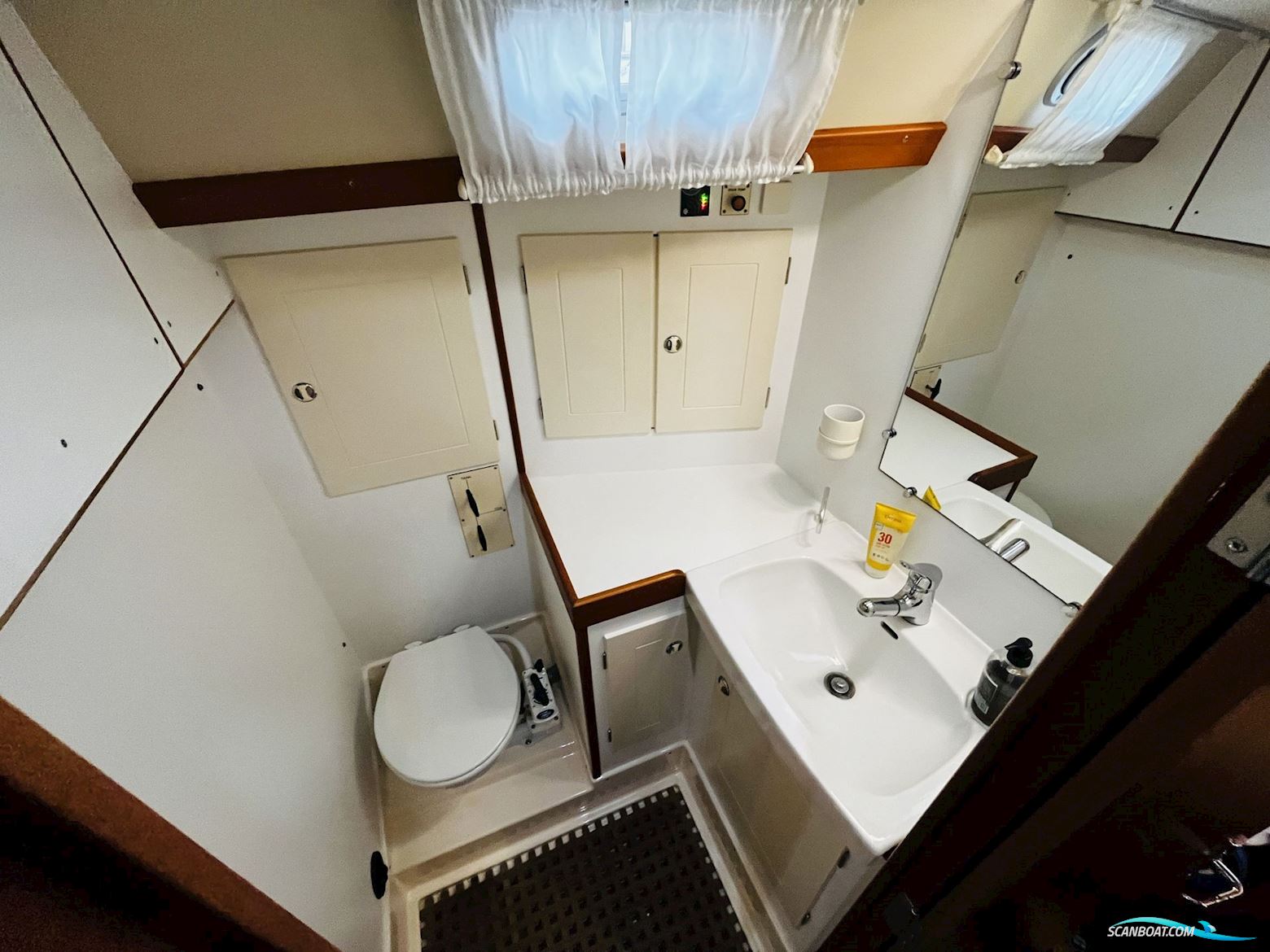 Hallberg-Rassy 42 F MkII