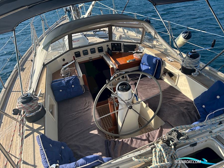 HALLBERG-RASSY 42E