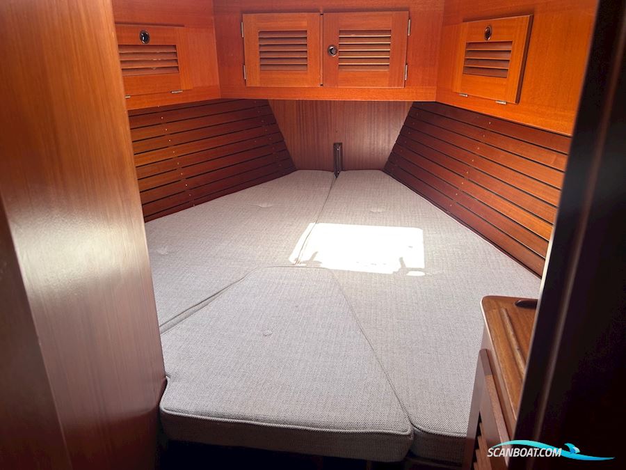 HALLBERG-RASSY 42E