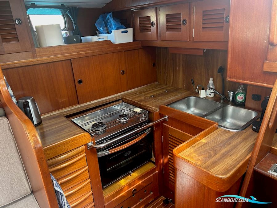 HALLBERG-RASSY 42E
